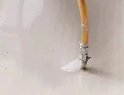 叶县瓷砖空鼓维修公司专业解答在瓷砖铺贴过程中，如果使用的砂料过粗（如全部使用了粗砂），可能会导致以下问题